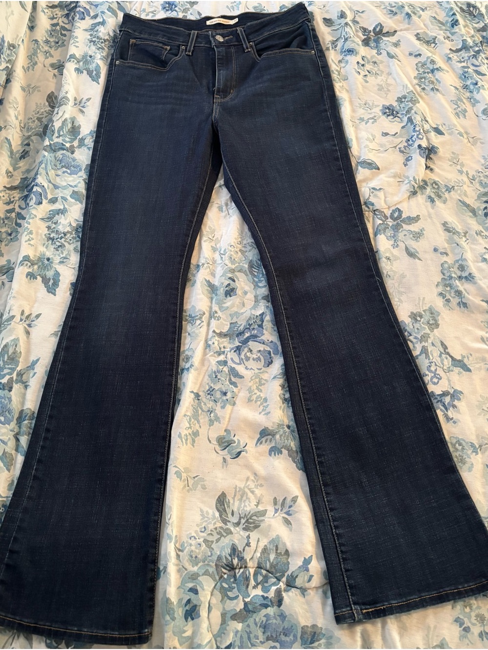 Levi's 725 High-Rise Dark Blue Women's Bootcut Jeans
